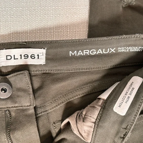 DL1961 Khaki Margaux Distressed Denim 26 waist 29 inseam - Picture 6 of 7